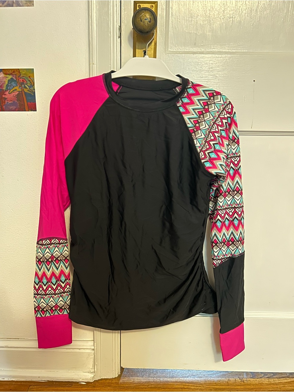 Women’s Black & Hot Pink Long-Sleeve Swim Top